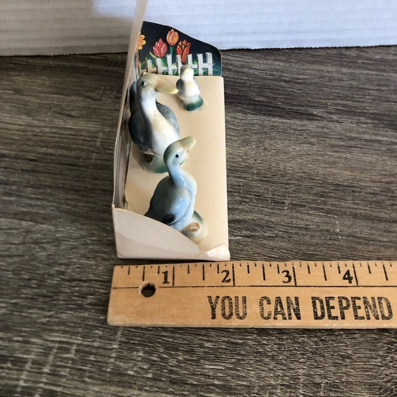 Vtg Goose Figurine Set on Background - Picture 6 of 8